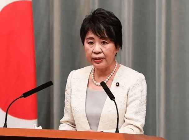 王毅会见日本外相上川阳子