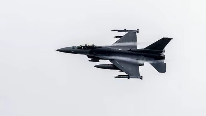 乌军飞行员“训练不足”？自身防空网出现“误击”？F-16战机在乌坠毁引猜测