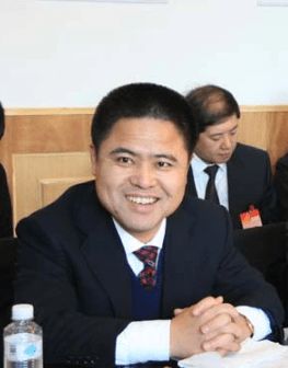 外逃鸡西原副市长李传良违法所得被申请没收：涉案逾31亿，查封房产千余处