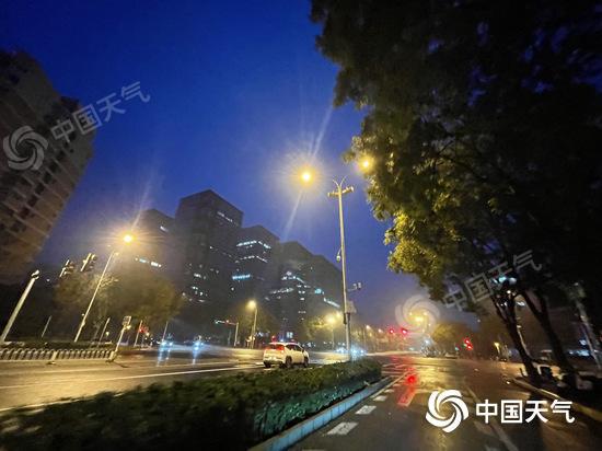 寒潮大风双预警生效！北京气温连降风力增大 夜间最低温暴跌至5℃