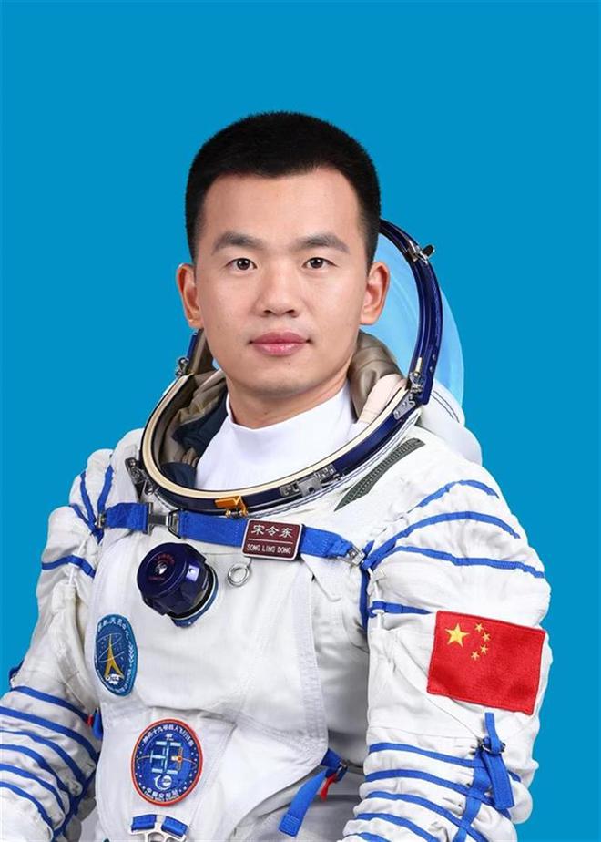 90后航天员宋令东来自“宇宙中心”山东曹县，奶奶：小东要飞上天，这是大喜事