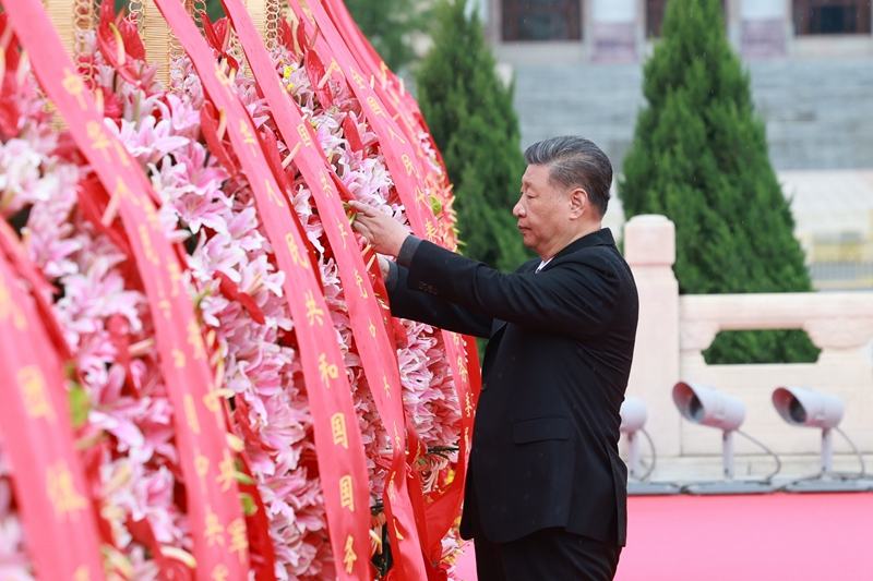 习近平等党和国家领导人出席烈士纪念日向人民英雄敬献花篮仪式__中国政府网