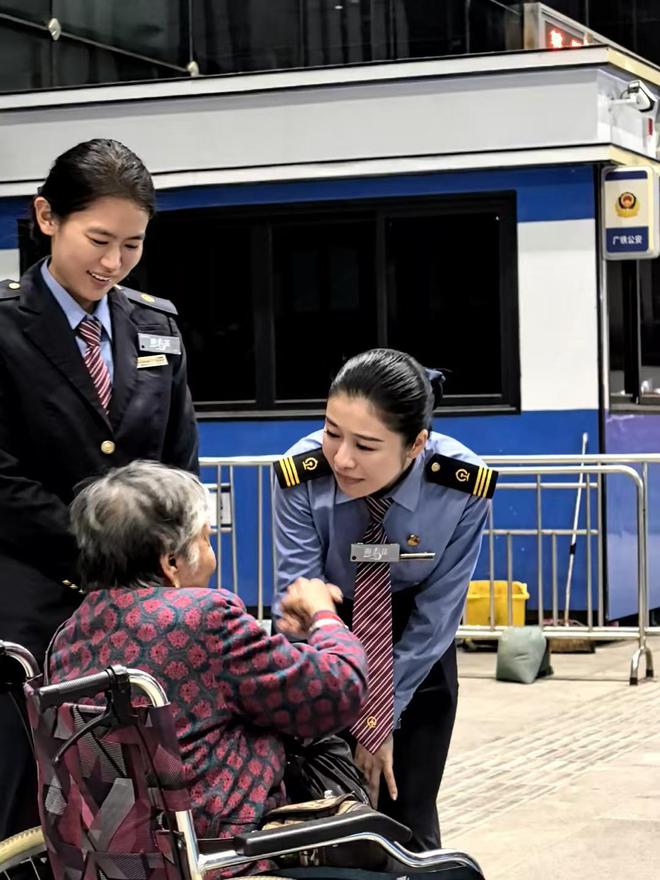 深圳北站：迎春花开 一路有爱