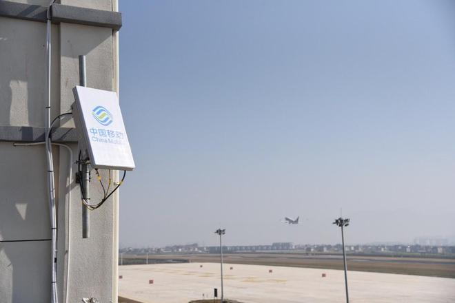 5G-A如何助飞低空经济？探访全球首个5G-A机场通感一体基站｜一线