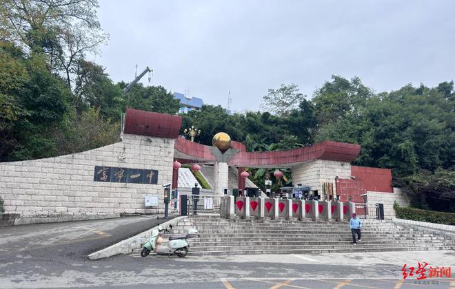 学生吐槽“有钱修草堂没钱建宿舍”调查：涉事学生已返校复课，学校称将更好倾听学生意见