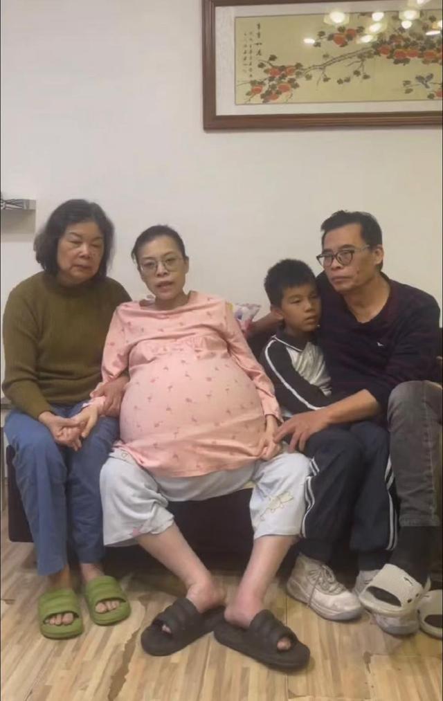 广东钢琴女老师卵巢癌晚期，肚子积液重达100多斤：父母从没放弃我，我也不能放弃