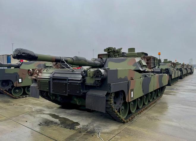 首批美制“艾布拉姆斯”M1A2 SEPv3型坦克运抵波兰-梵星网